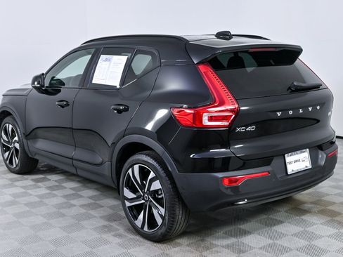 Certified 2025 Volvo XC40 B5 Plus image 4
