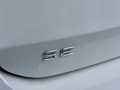 New 2026 Volkswagen Taos SE image 11