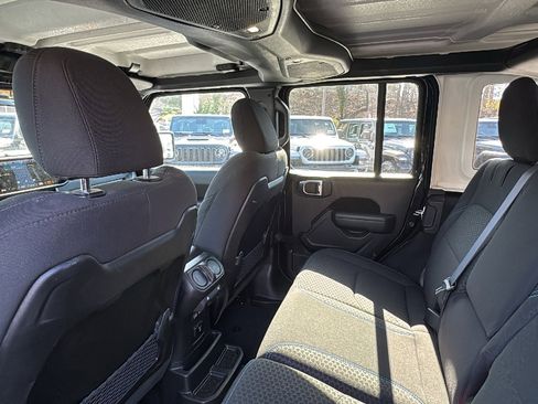 Certified 2025 Jeep Wrangler Unlimited Rubicon 4xe w/ Convenience Group AWD/4WD image 31