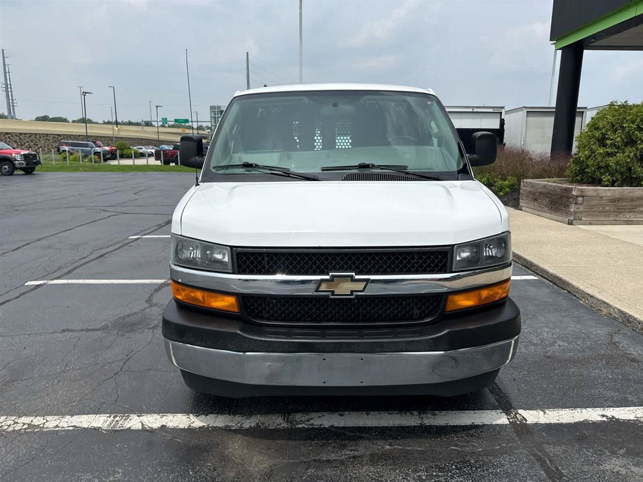 Used 2018 Chevrolet Express 2500 w/ Driver Convenience Package RWD image 3