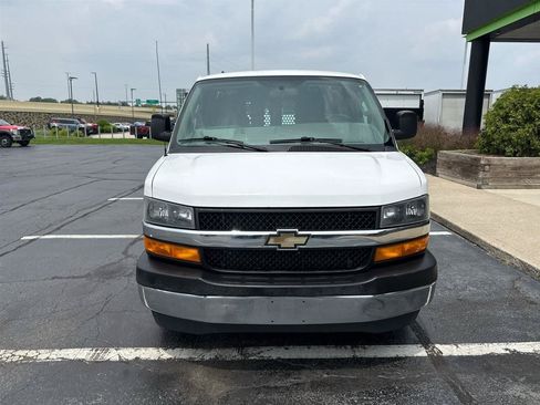Used 2018 Chevrolet Express 2500 w/ Driver Convenience Package RWD image 3