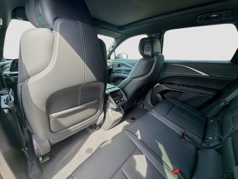 Used 2024 Cadillac Lyriq Luxury image 25