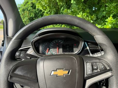 Used 2018 Chevrolet Trax LS AWD/4WD image 30