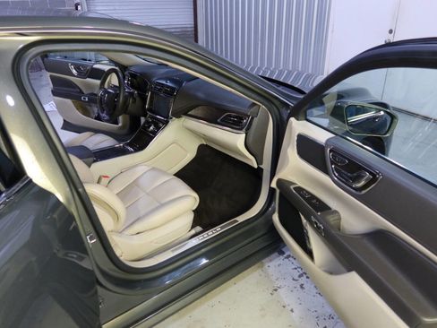 Used 2017 Lincoln Continental Select w/ Technology Package image 12