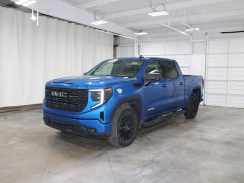 Used 2023 GMC Sierra 1500 Elevation w/ LPO, Elevation Black Package image 4