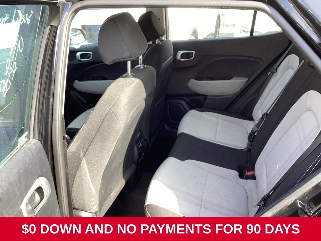 Used 2025 Hyundai Venue SEL FWD image 5