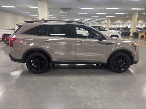 Used 2025 Kia Sorento SX Prestige image 8