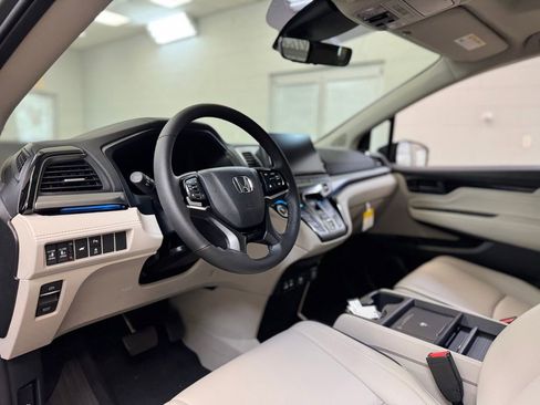 New 2026 Honda Odyssey Touring image 13
