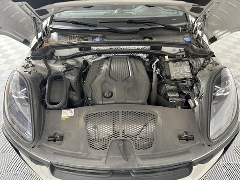 Used 2023 Porsche Macan AWD/4WD image 28