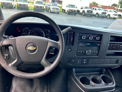 Used 2014 Chevrolet Express 3500 Extended image 17