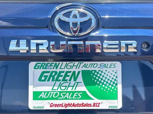 Used 2017 Toyota 4Runner SR5 AWD/4WD image 18
