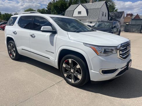 Used 2017 GMC Acadia SLT AWD/4WD image 2
