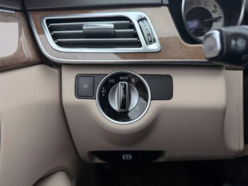 Used 2014 Mercedes-Benz E 350 Sedan image 15