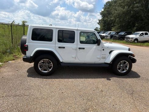 Used 2021 Jeep Wrangler Unlimited Sahara AWD/4WD image 8