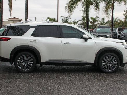 Used 2024 Nissan Pathfinder SL w/ SL Premium Package image 12
