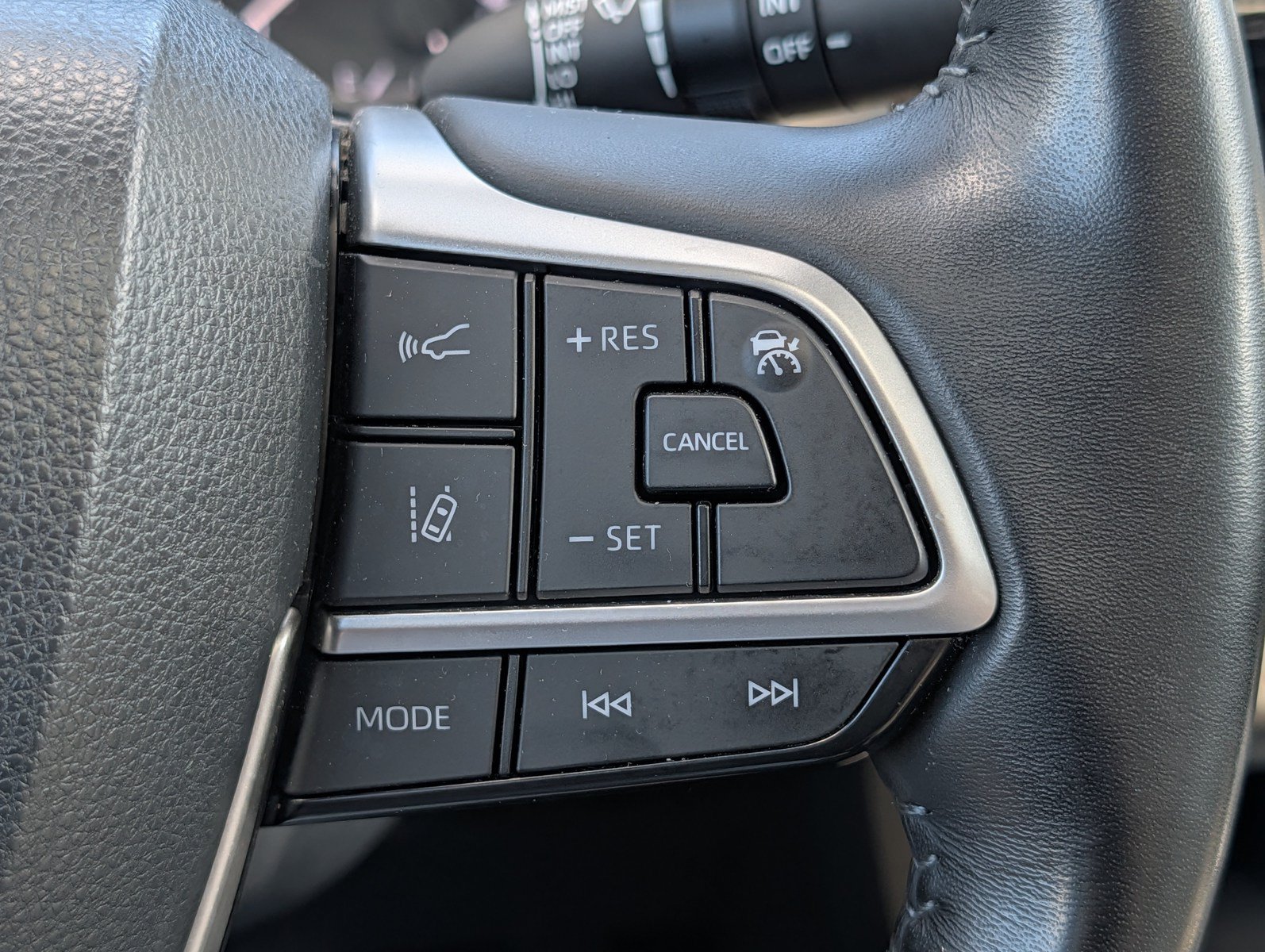 Used 2023 Toyota Highlander XLE AWD/4WD image 27