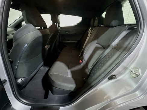 Used 2019 Toyota C-HR XLE FWD image 16