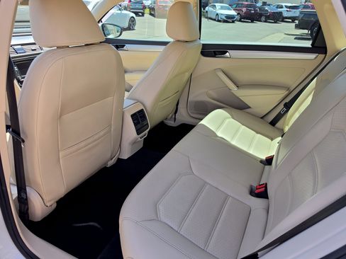 Used 2019 Volkswagen Passat 2.0T Wolfsburg w/ Wheels & Sunroof Package FWD image 20