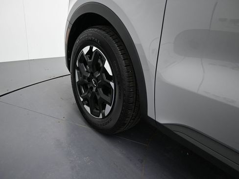 Used 2025 Kia Sorento S w/ Panoramic Sunroof Package image 11