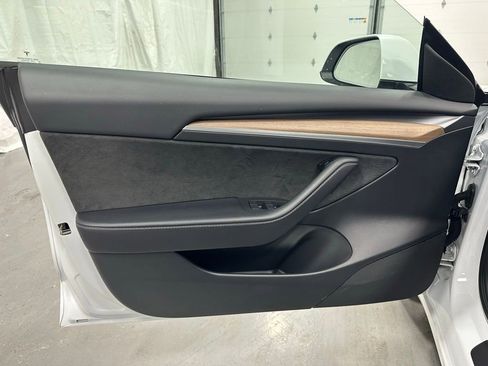 Used 2023 Tesla Model 3 Standard Range image 8
