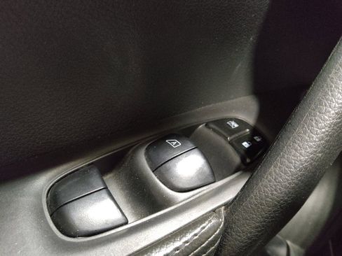 Used 2017 Nissan Rogue S w/ S Family Package FWD image 27