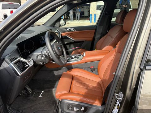 Used 2026 BMW X5 xDrive40i w/ M Sport Package image 16