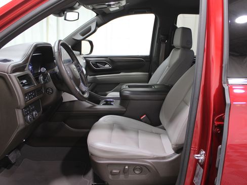 Used 2024 Chevrolet Tahoe LT w/ Luxury Package image 3