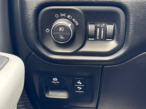 Used 2019 RAM 1500 Big Horn RWD image 9