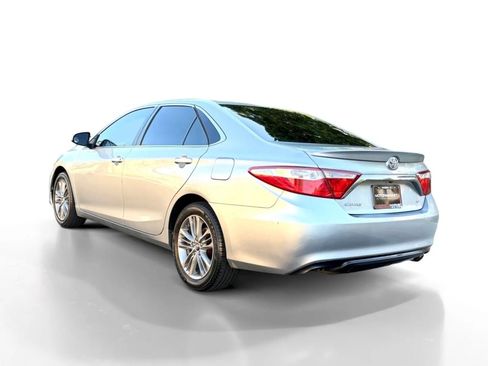 Used 2017 Toyota Camry SE image 3
