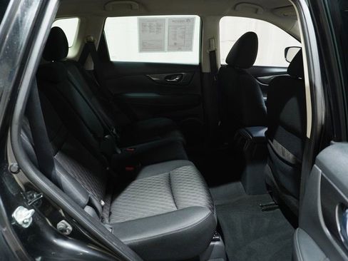 Used 2019 Nissan Rogue SV image 14