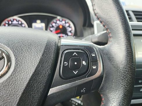 Used 2015 Toyota Camry SE FWD image 11