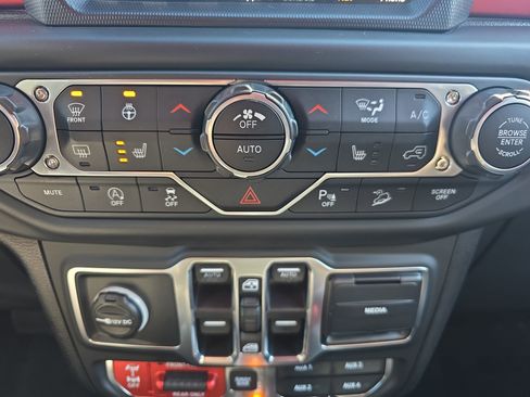 Used 2018 Jeep Wrangler Unlimited Rubicon w/ Dual Top Group image 26