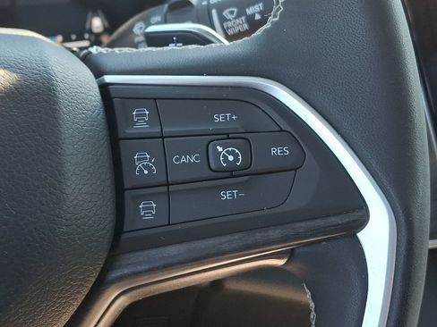 Certified 2024 Jeep Grand Cherokee Limited AWD/4WD image 23