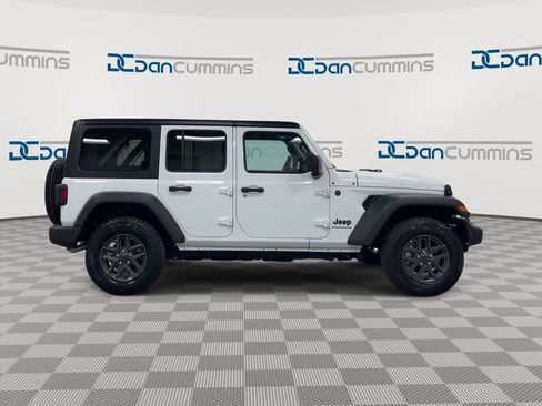 Used 2025 Jeep Wrangler Unlimited Sport AWD/4WD image 9