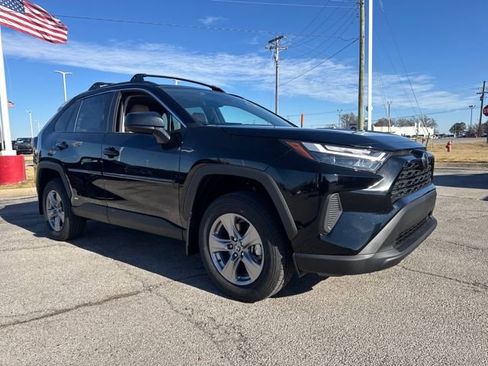 New 2025 Toyota RAV4 LE image 8