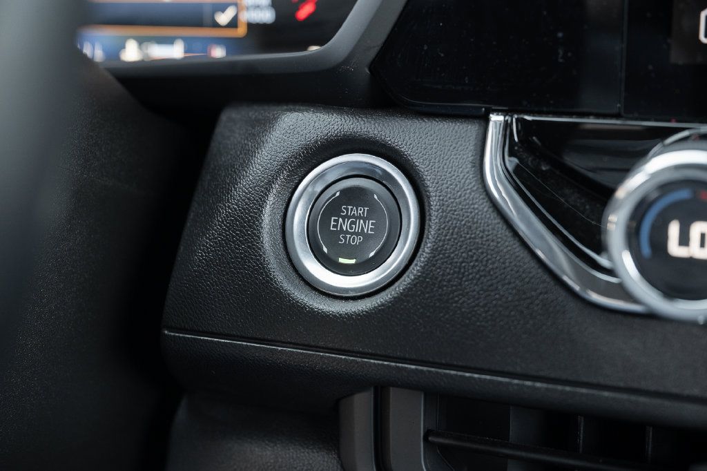 Used 2025 Chevrolet Colorado Trail Boss AWD/4WD image 29