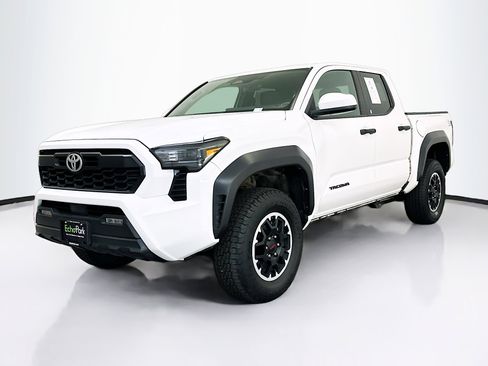 Used 2024 Toyota Tacoma TRD Off-Road image 3