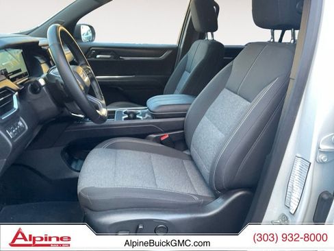 Used 2025 GMC Acadia Elevation image 9