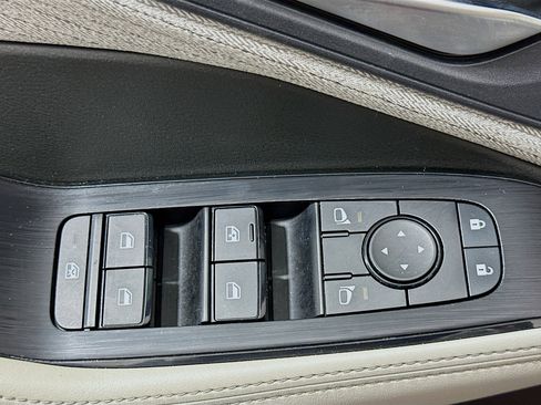 Used 2023 Nissan Rogue SV image 15