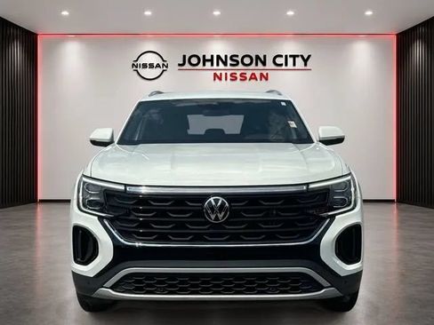 Used 2025 Volkswagen Atlas Cross Sport SE FWD image 10