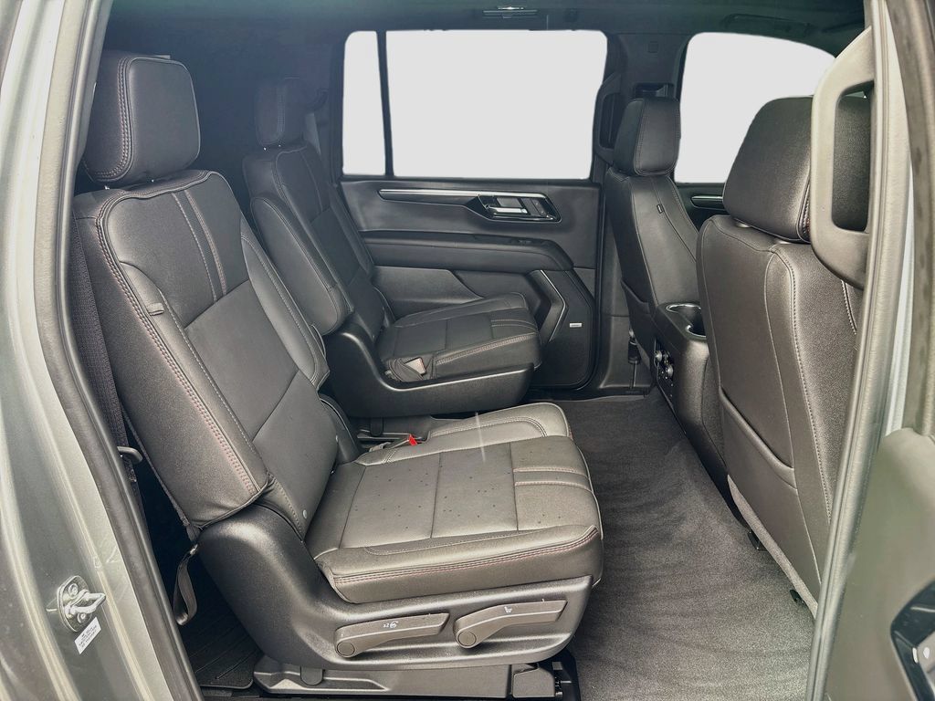 Used 2025 Chevrolet Suburban RST w/ Comfort Package RWD image 22