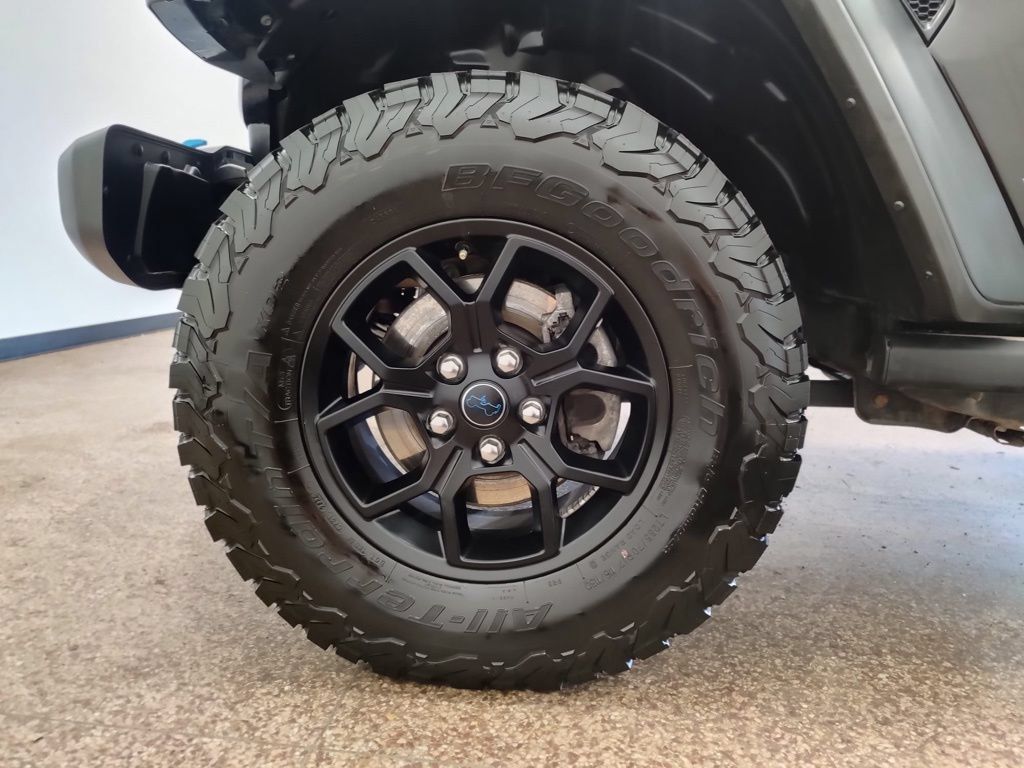 Used 2024 Jeep Wrangler Unlimited AWD/4WD image 24