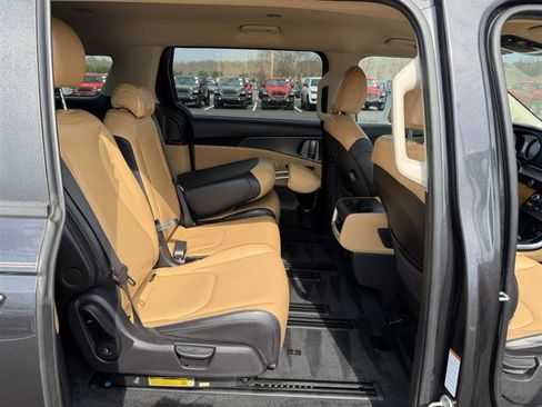 Used 2024 Kia Carnival LX FWD image 10