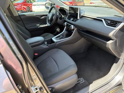 Used 2025 Toyota RAV4 XLE FWD image 13