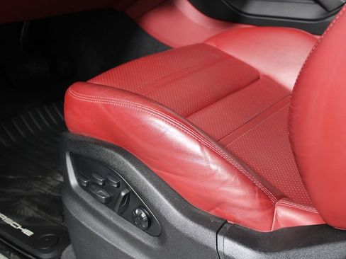 Used 2022 Porsche Cayenne Premium Pkg image 11