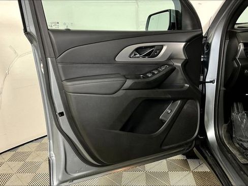 Used 2023 Chevrolet Traverse LT image 23