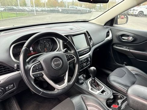 Used 2016 Jeep Cherokee Trailhawk AWD/4WD image 17