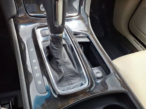 Used 2013 Lincoln MKS AWD image 26