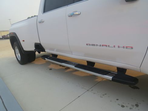 Used 2024 GMC Sierra 3500 Denali w/ Denali Reserve Package AWD/4WD image 11