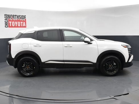 Used 2025 Nissan Kicks SV w/ Illumination Package FWD image 5